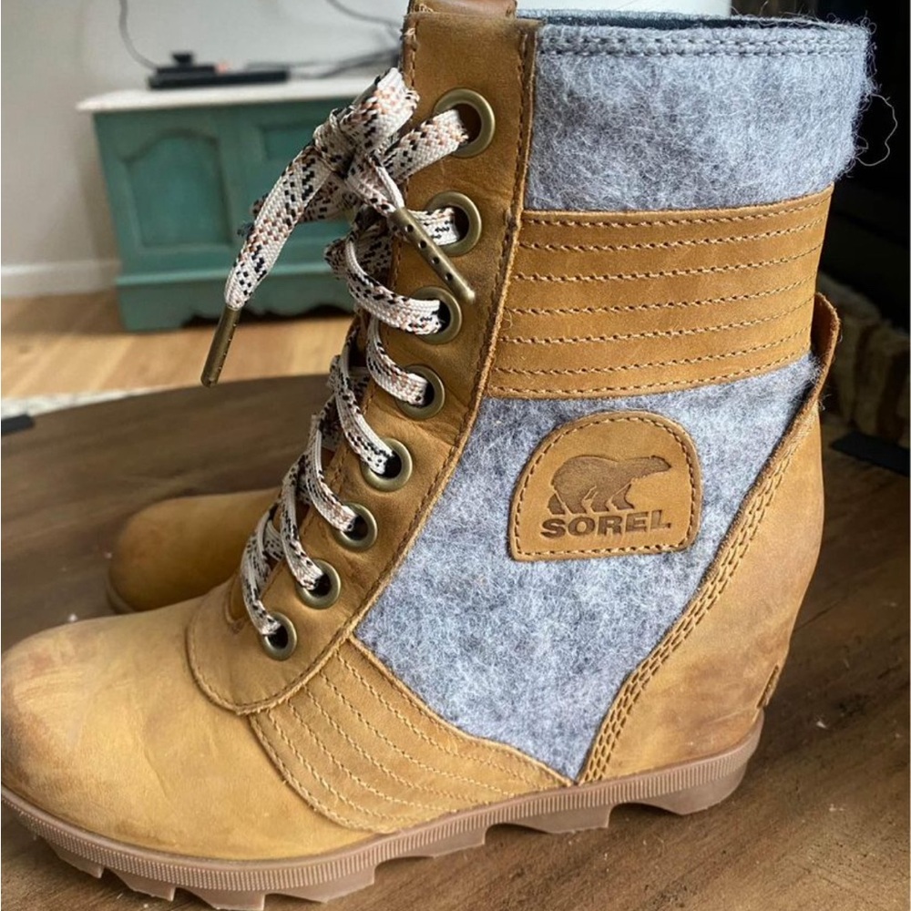 Sorel Lexie Wedge - size 7.5